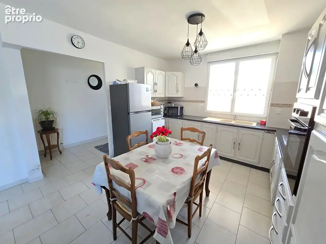Maison de plain pied avec garage - Salles Curan - photo 4