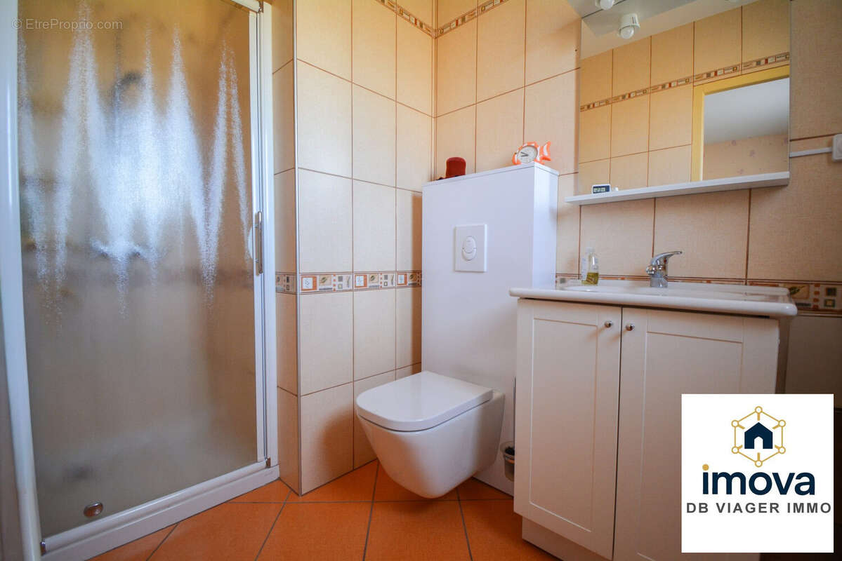 Maison 113 m² à Saint-Germain-De-Salles  - photo 8
