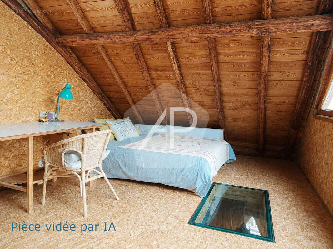 Maison 194 m² à Puy-Saint-Pierre  - photo 8
