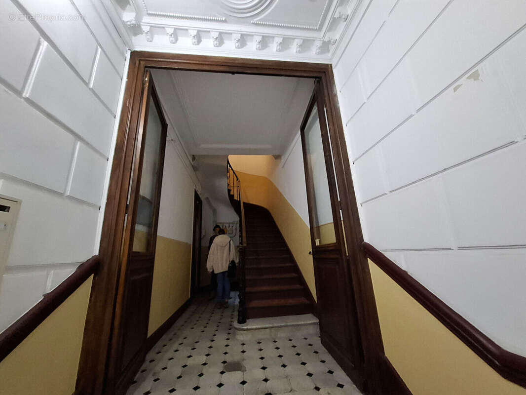 Appartement à MARSEILLE-4E