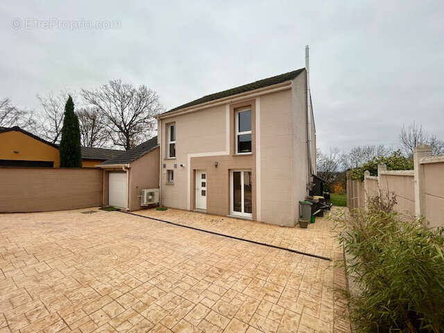 Maison à LA VILLE-DU-BOIS