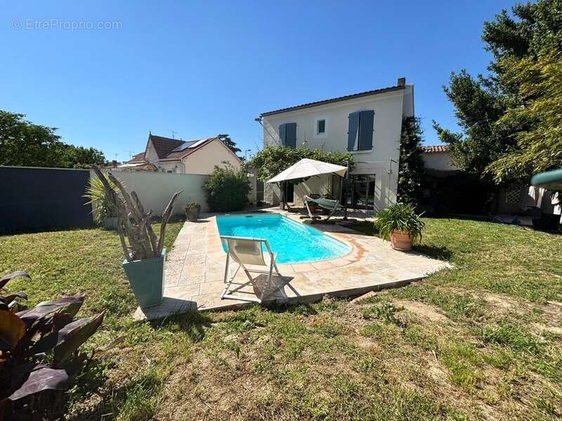 Maison à LE PONTET