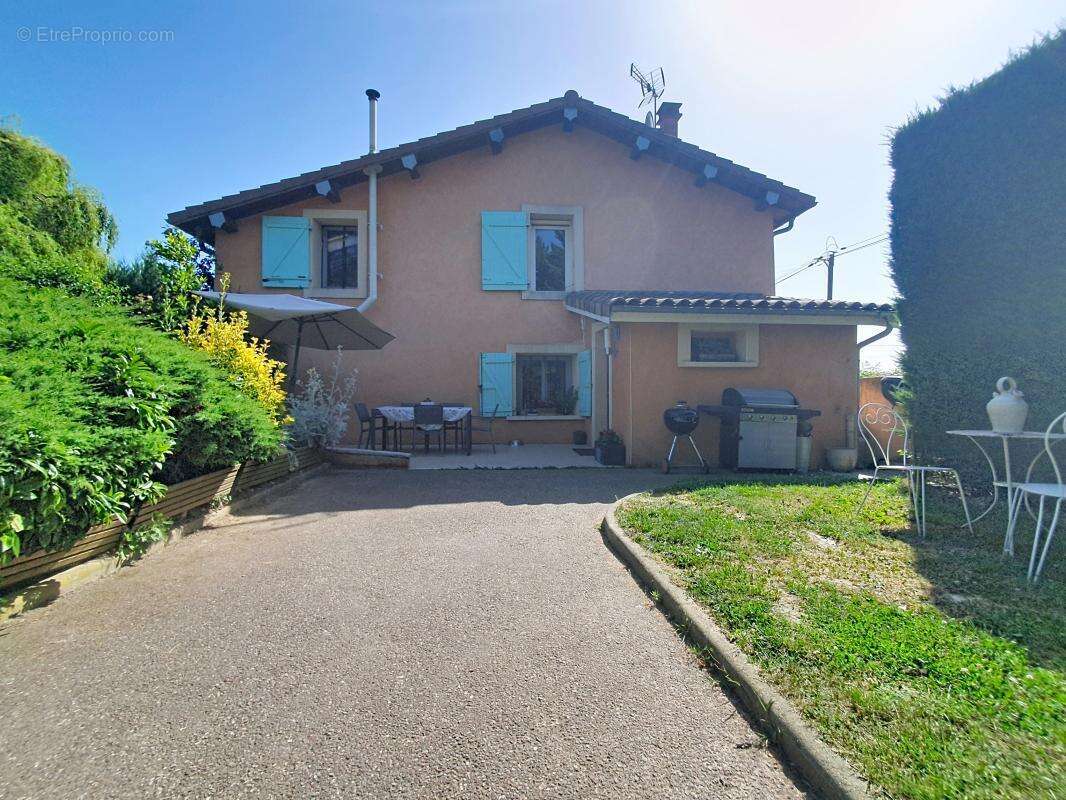 Maison à SAINT-PIERRE-DE-CHANDIEU
