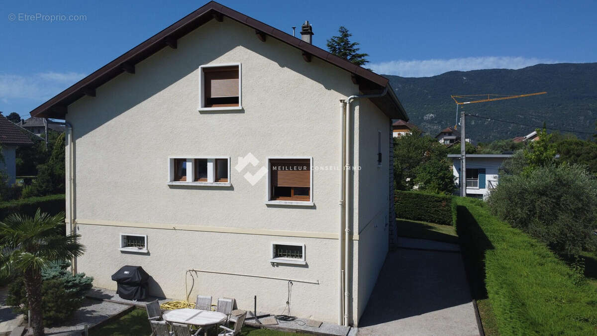 Maison 232 m² à Brison-Saint-Innocent  - photo 8