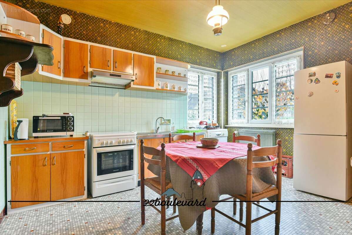 Maison à SAINT-YRIEIX-LA-PERCHE