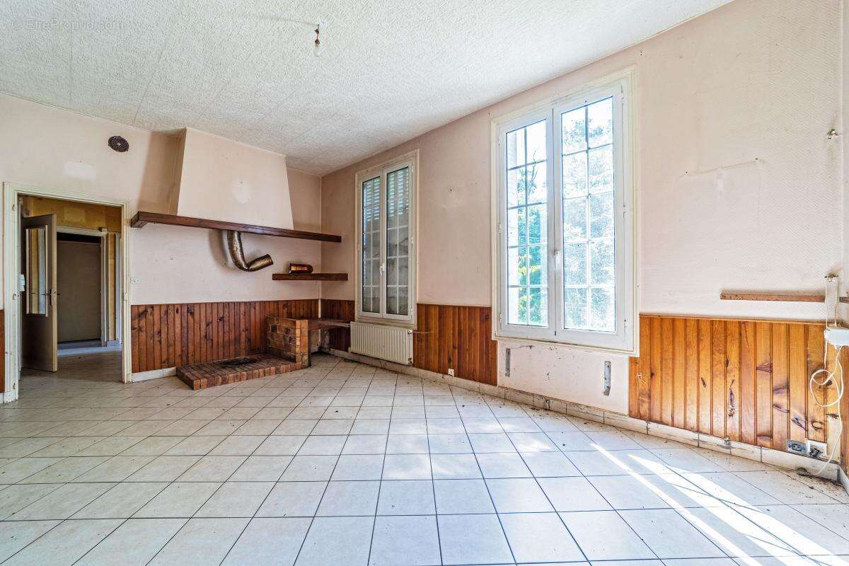 Maison à RUEIL-LA-GADELIERE