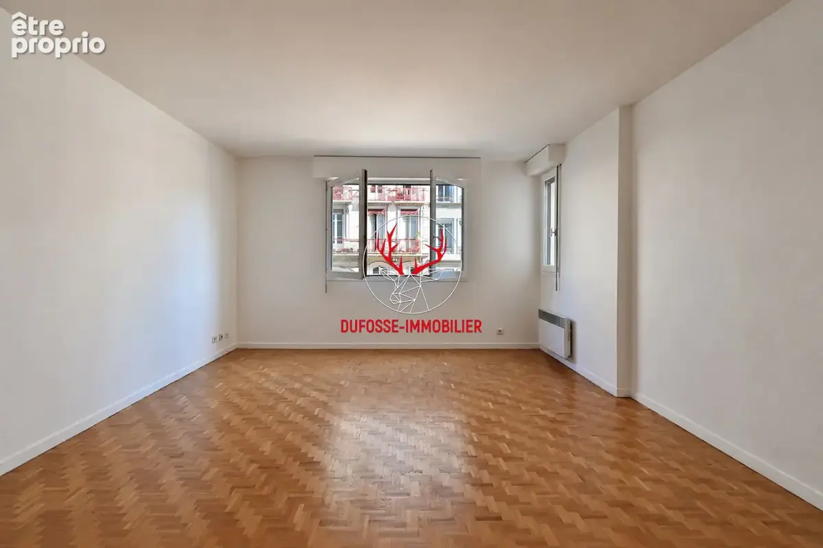 Carré d'or / jacobins - t2 de 57 m² entièrement rénové avec vue sur la place - photo 4