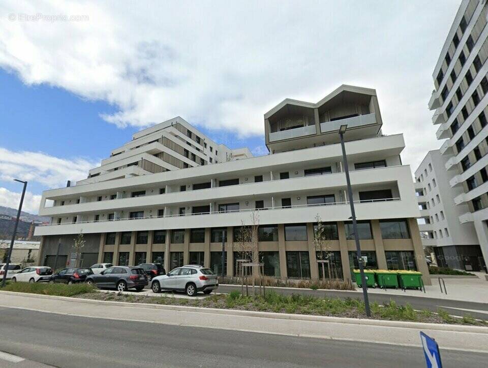 Autre à LE PONT-DE-CLAIX