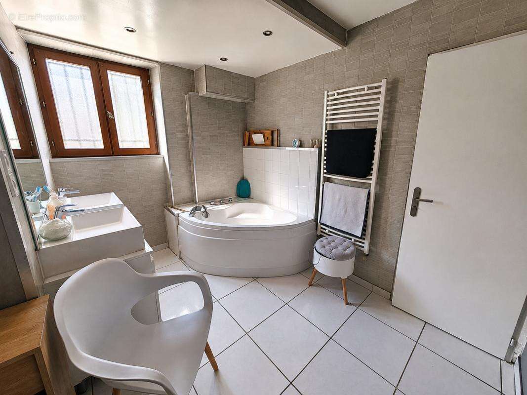 Maison 144 m² à Reaumont  - photo 7