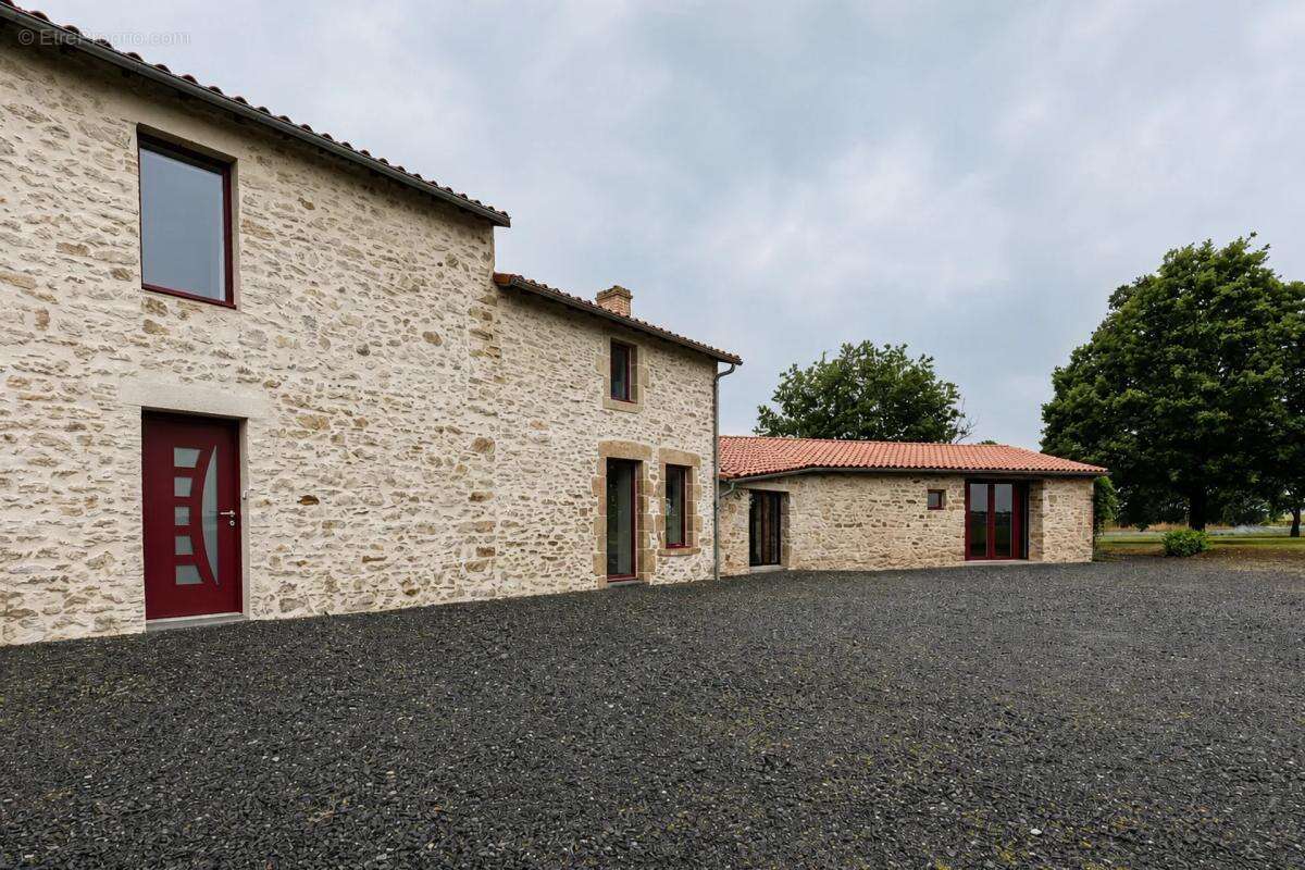 Maison de 6 pièces de 157 m² à Aigrefeuille-sur-Maine - photo 18