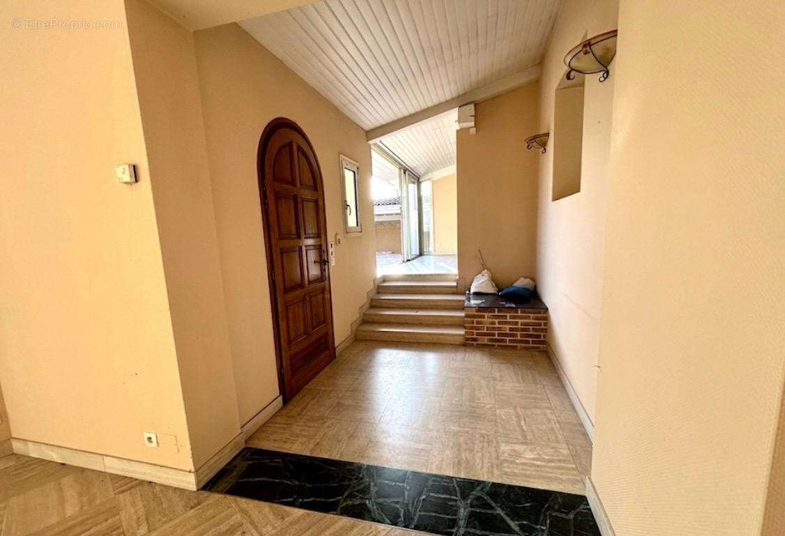Découvrez le charme et les volumes d'une maison d'architecte - 300 m2 - 4 chambres   à pugnac dans un parc arboré pour savourer  - photo 3