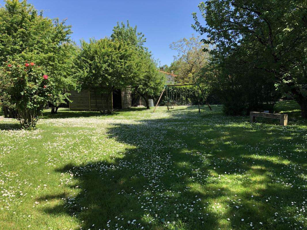 Maison à SAINT-LAURENT-DE-LA-PREE