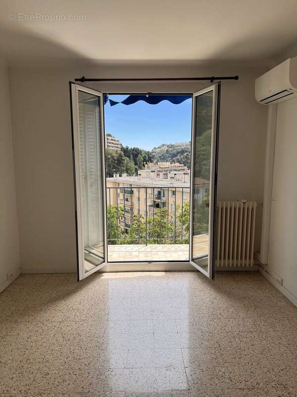Vue salon - Appartement à NICE