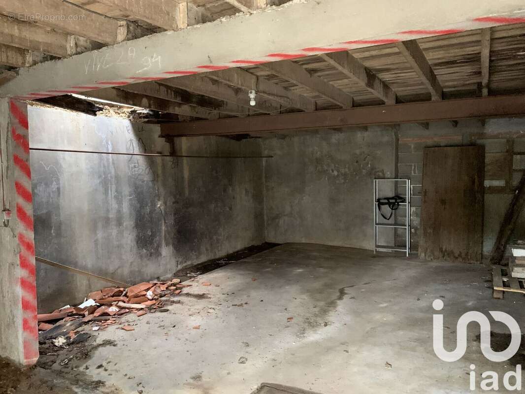 Photo 9 - Parking à SAINT-DENIS-LA-CHEVASSE