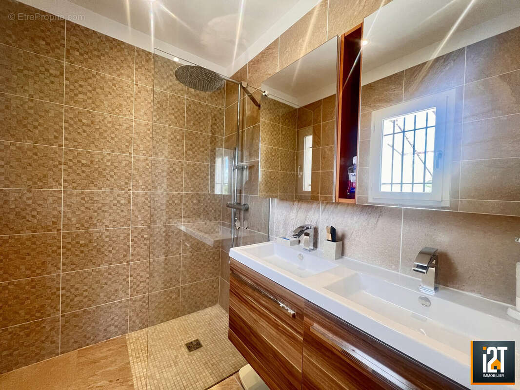 Maison à GARRIGUES-SAINTE-EULALIE