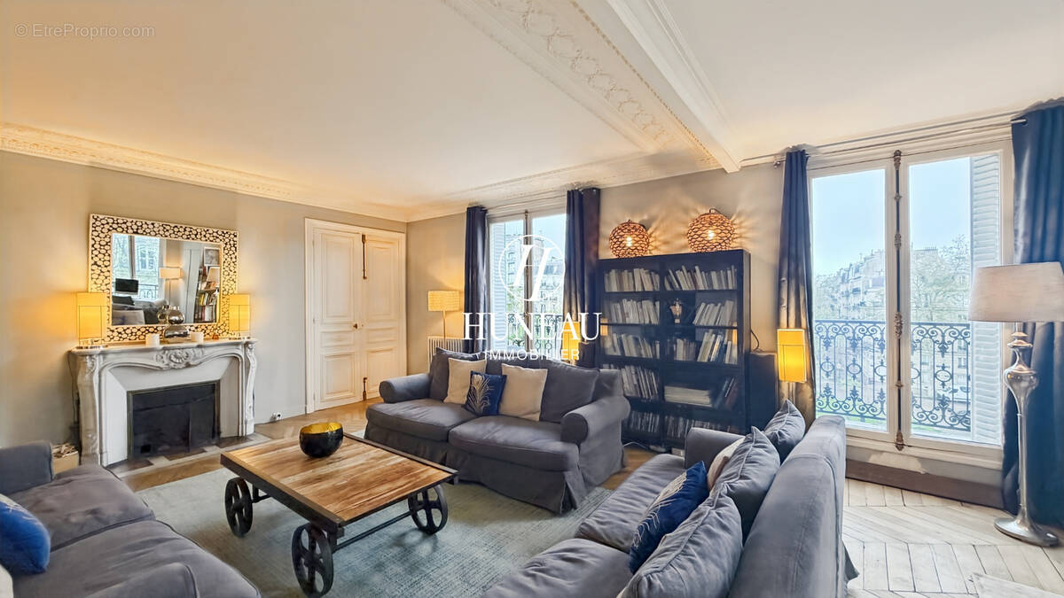 Appartement à PARIS-17E