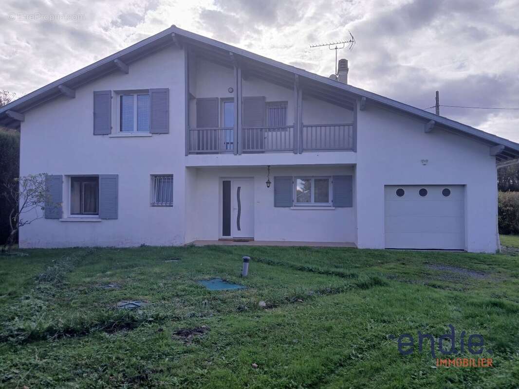 Maison à BONNEGARDE