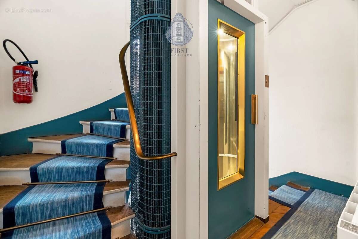 Appartement à PARIS-16E