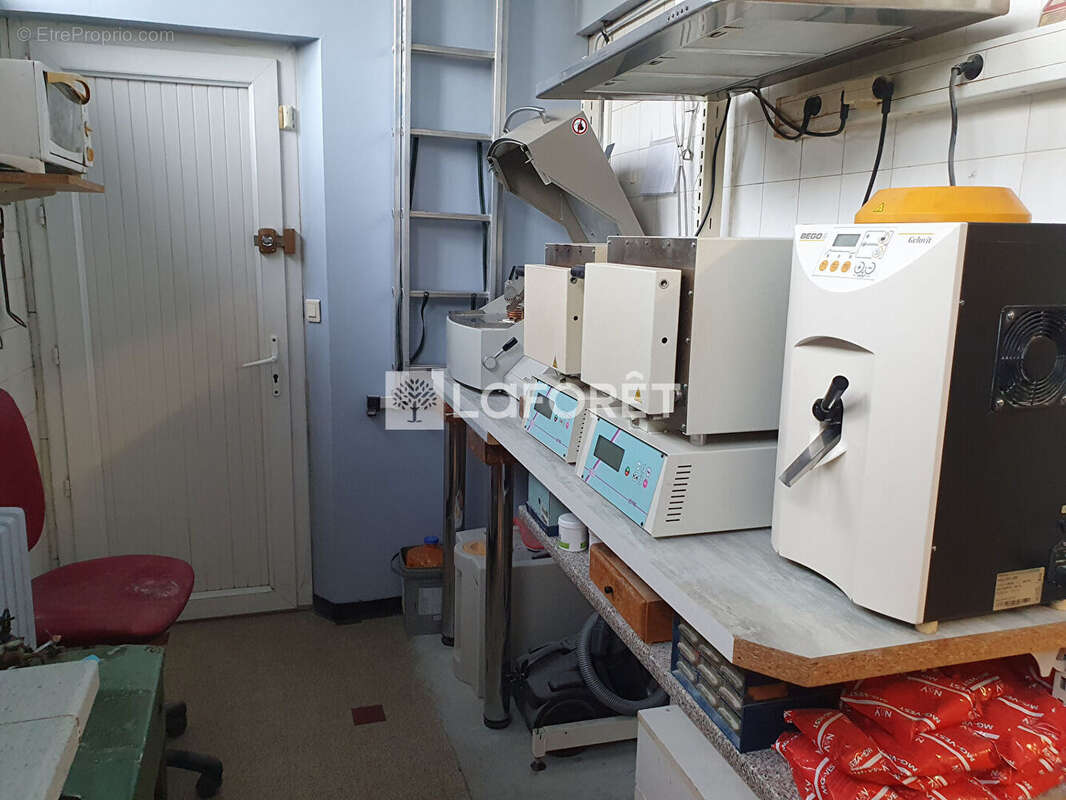 Local d'activité 42 m2 - Aurillac - photo 4