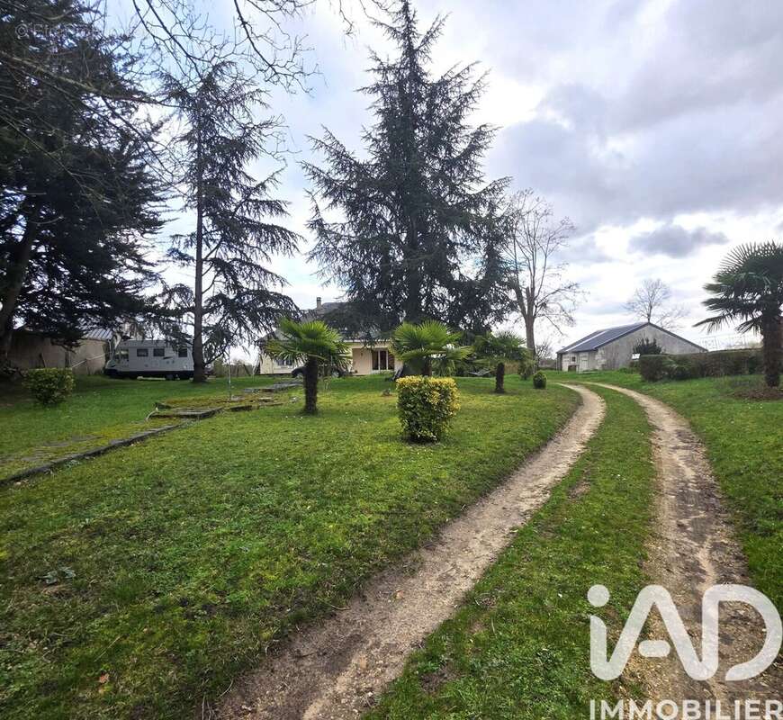 Photo 3 - Maison à LUCHE-PRINGE