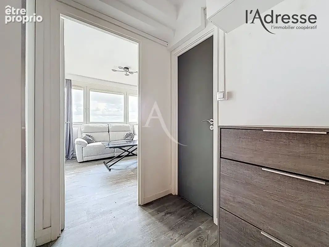 SURESNES/ Maréchal de Lattre de Tassigny - Vue Paris - Appartement Studio 36m² - 1 Cave - 1 BOX - photo 4