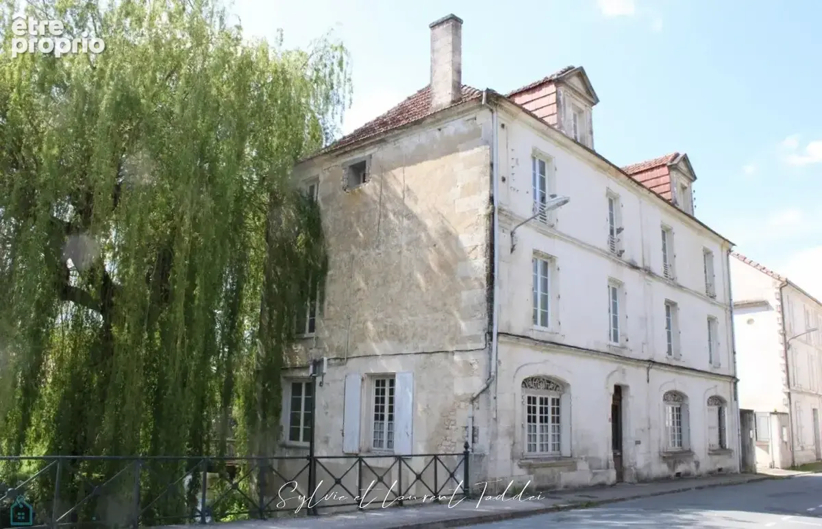 Maison à BARBEZIEUX-SAINT-HILAIRE