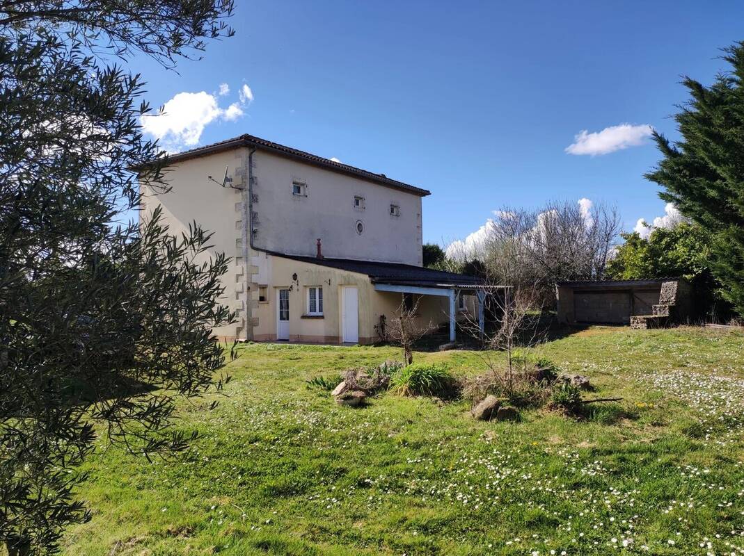 Maison à PIEGUT-PLUVIERS