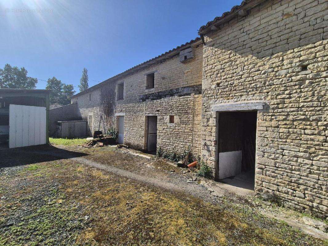Maison 170 m² à Chize  - photo 4