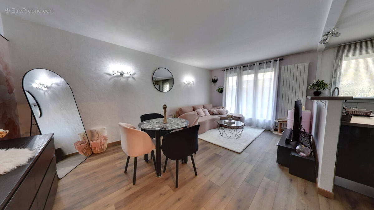 Appartement à ROISSY-EN-BRIE