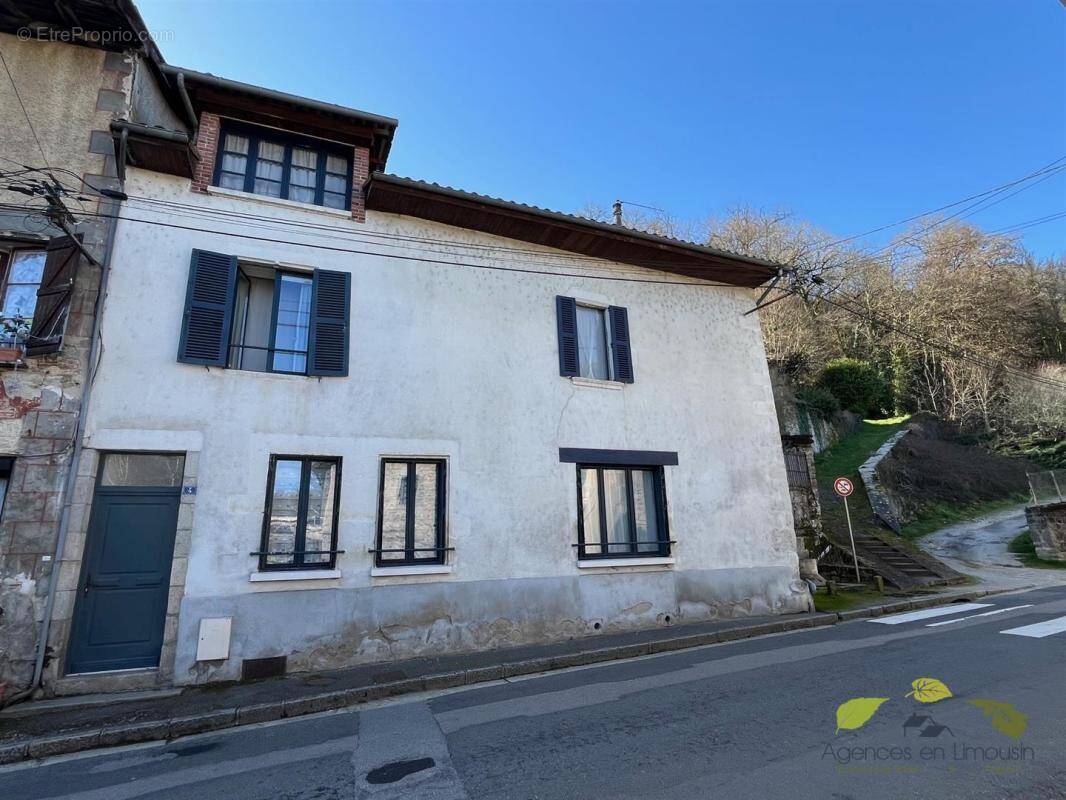 Maison à SAINT-LEONARD-DE-NOBLAT