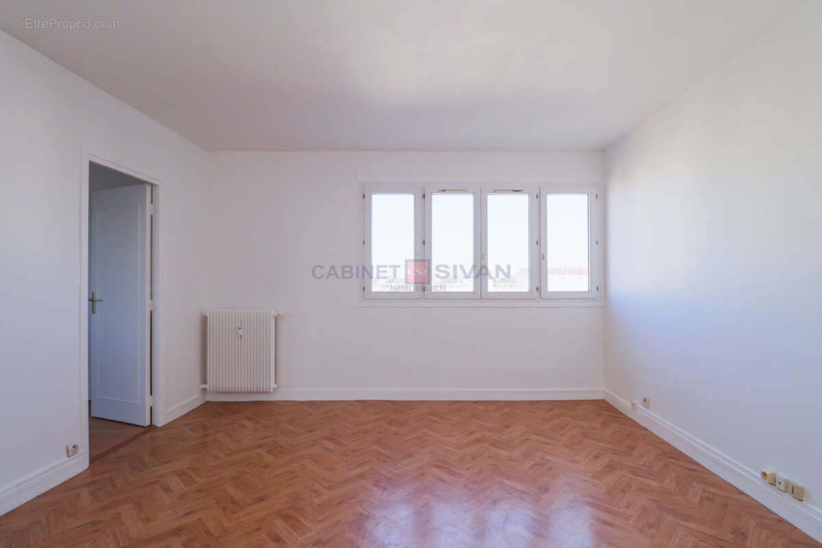 Appartement à SARTROUVILLE