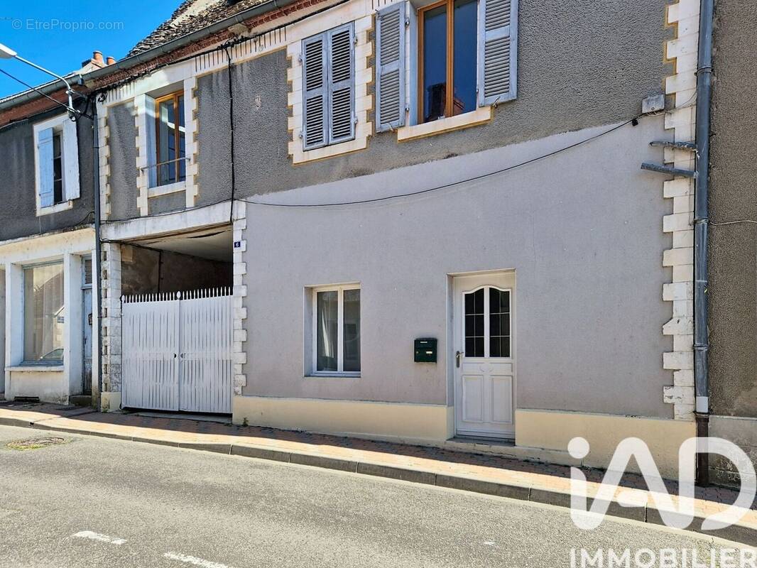 Photo 1 - Maison à LURCY-LEVIS