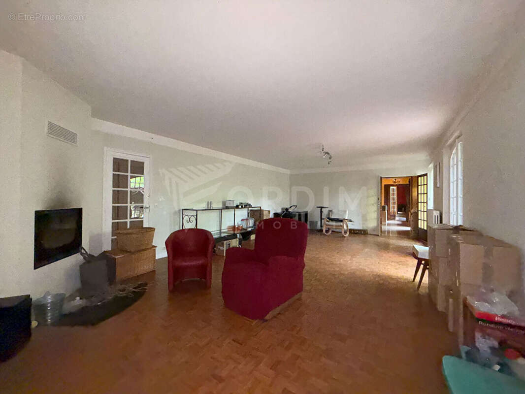 Demeure Cernoy En Berry 16 pièce(s) 575 m² sur 17586 m² - photo 9