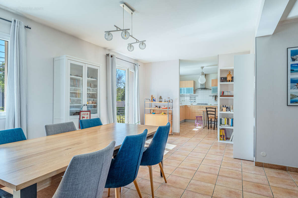 Maison à LA TOUR-DE-SALVAGNY