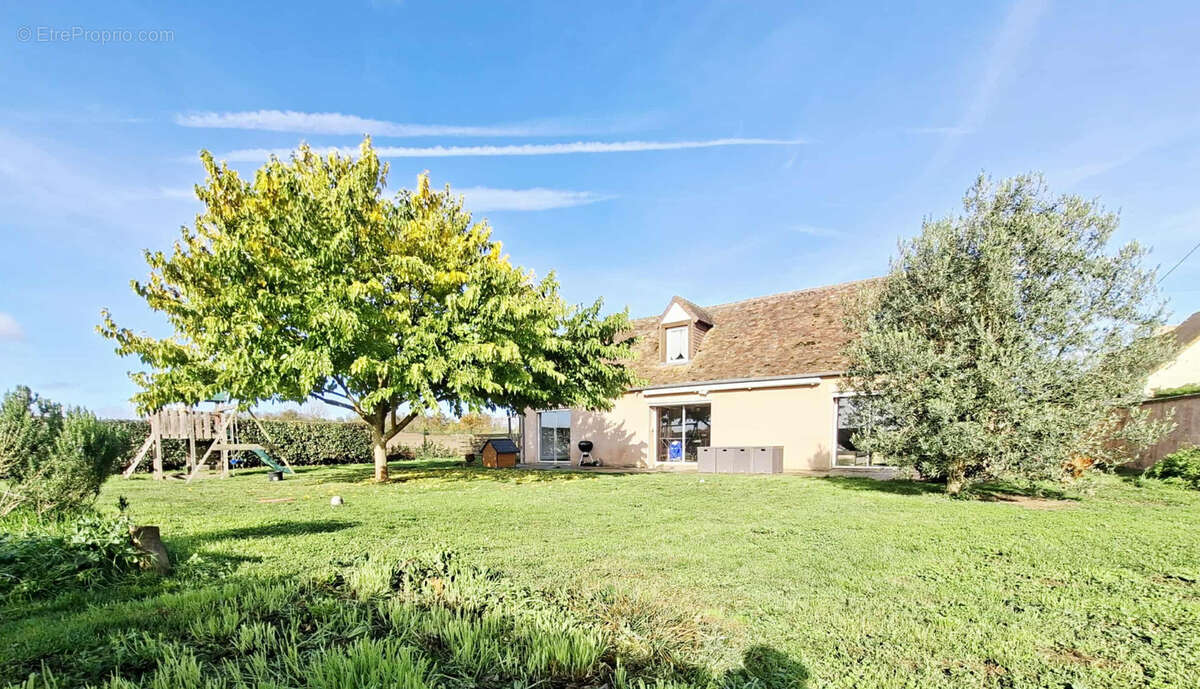 Maison à SAINT-OUEN-DE-MIMBRE