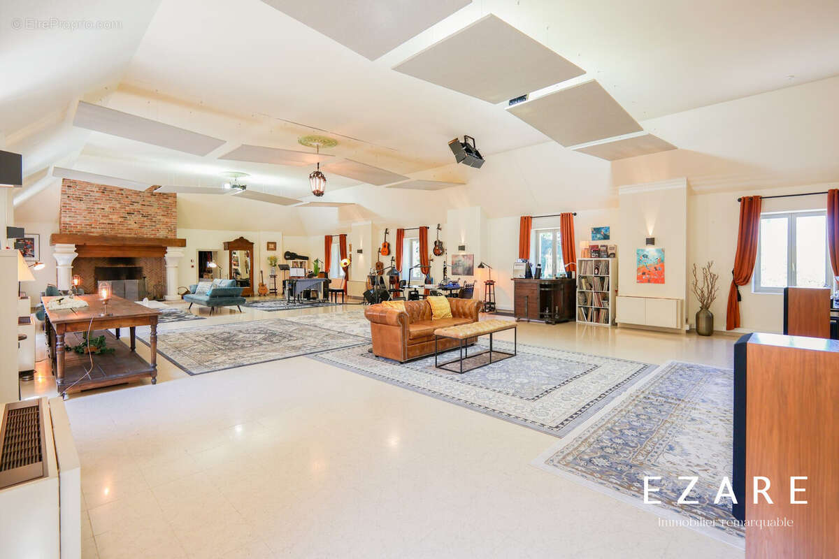 Maison 758 m² à Saint-Leger-Sur-Dheune  - photo 5