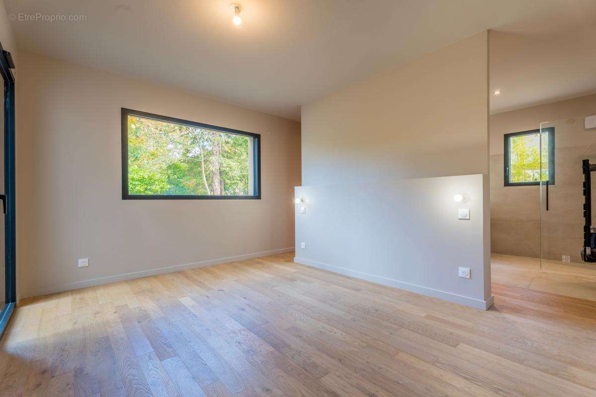 Maison à CHARBONNIERES-LES-BAINS