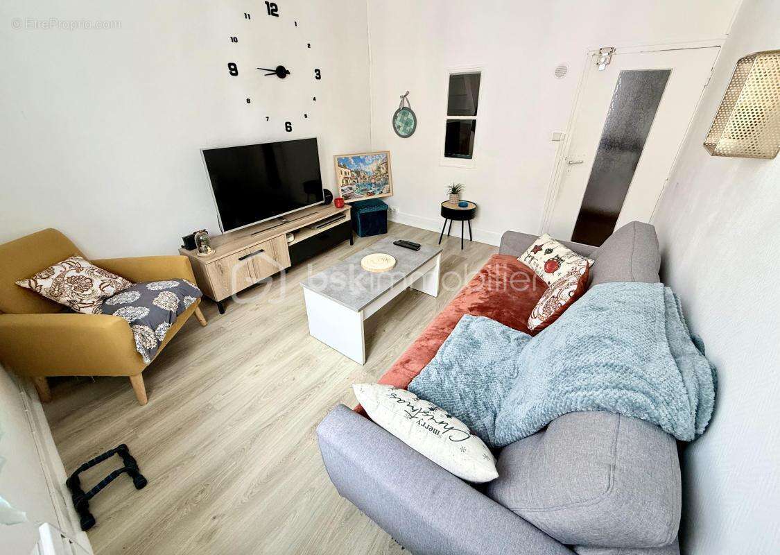 Appartement à MARINES