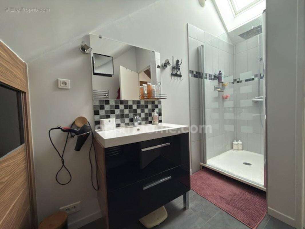 SAINT CYR SOUS DOURDAN. Maison de charme rénovée 120 m² – Suite parentale – Garage – Dépendances – Jardin 424 m² – Terrasse 35 m - photo 18