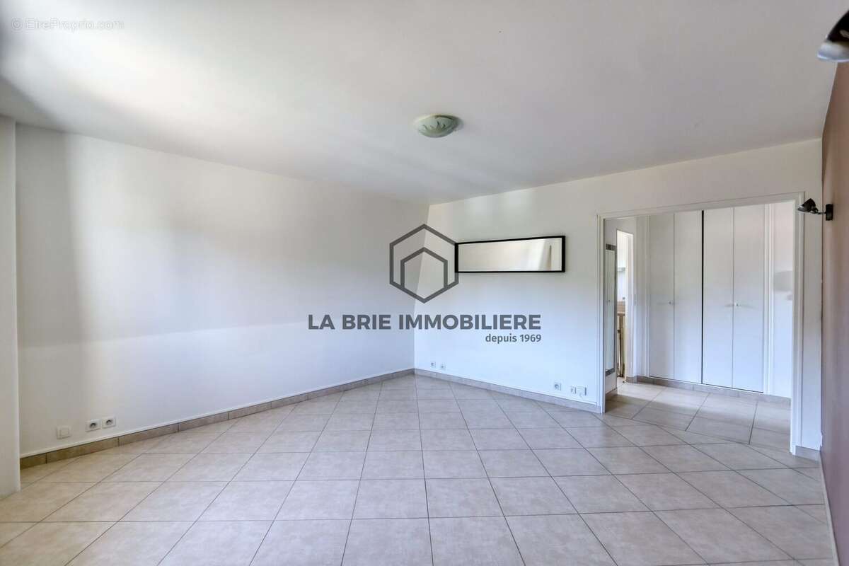 Appartement 49 m² à Mandres-Les-Roses  - photo 3