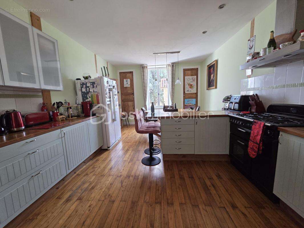 Coup de cœur – charme, elegance et potentiel, belle maison rénovée avec studio, piscine chauffée et 1 940 m² de terrain - photo 9