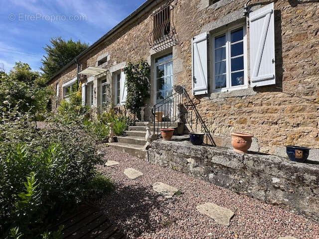 Maison à POUQUES-LORMES