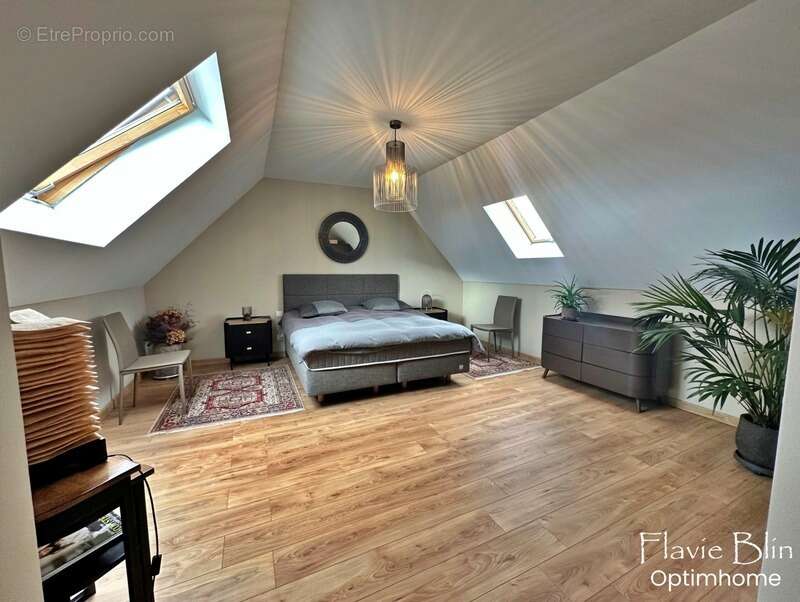 Maison à NEAUPHLETTE