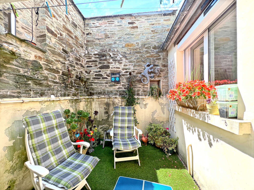 Maison de ville en pierre avec cour - Cherbourg centre - photo 6