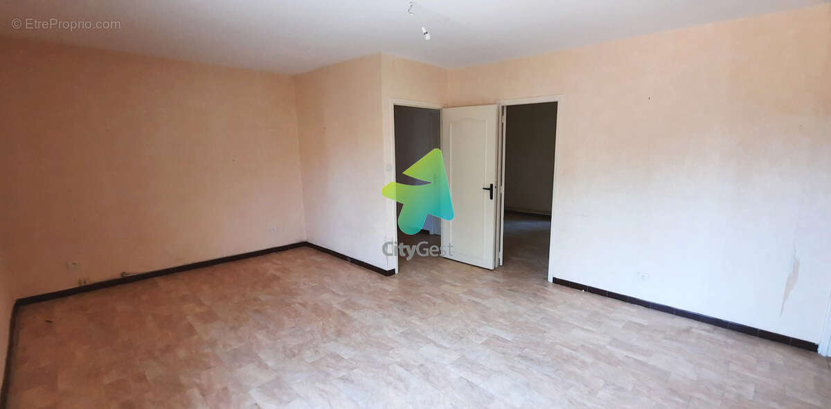 Appartement type 4, balcon, parking et cave - photo 3