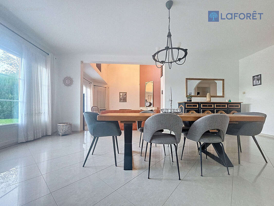 Maison à COUTEVROULT