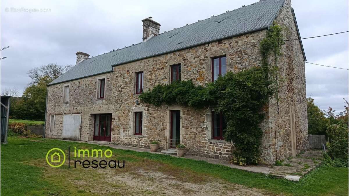 Maison à SAINT-JACQUES-DE-NEHOU