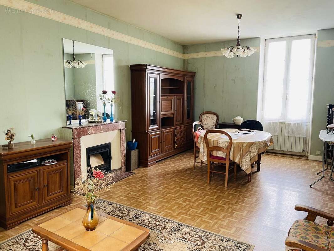 Maison à MORTAGNE-SUR-GIRONDE