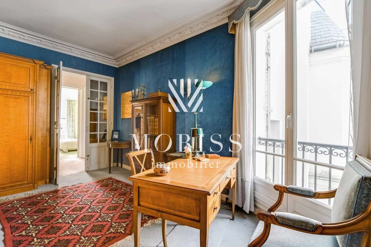 Appartement à PARIS-16E