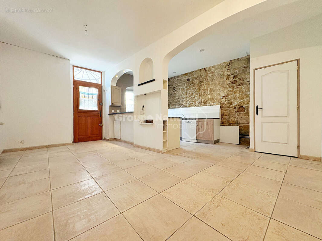Maison 4 pièces à vendre au centre de Grans - Réf 3932 - photo 3
